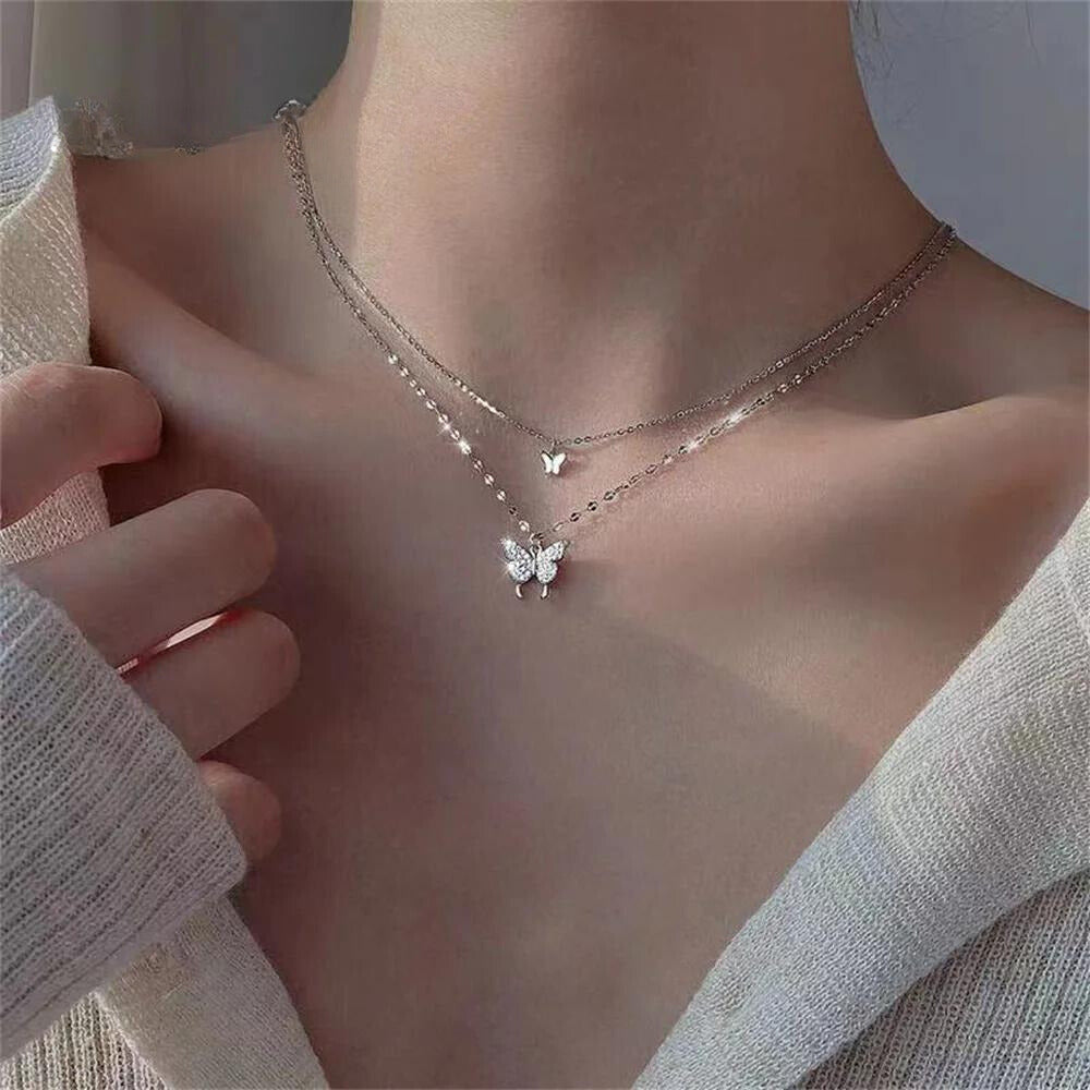 Conjunto de Joias Duplo Colar e um par de Brincos de Borboleta Banhado a Ouro 18K