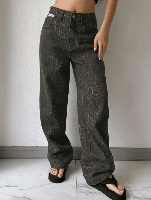 Calça Jeans Feminina Estampa de Leopardo - Estilo e Conforto em Uma Só Peça