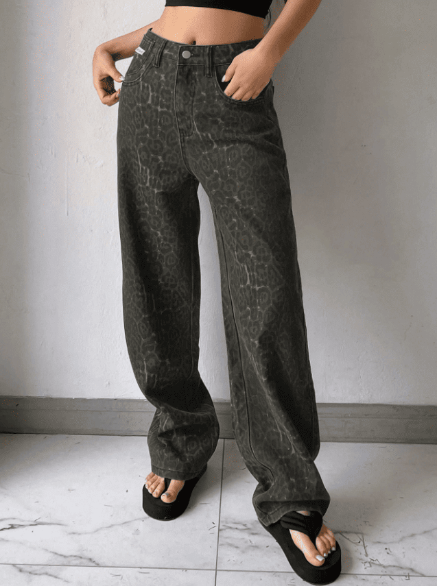 Calça Jeans Feminina Estampa de Leopardo - Estilo e Conforto em Uma Só Peça