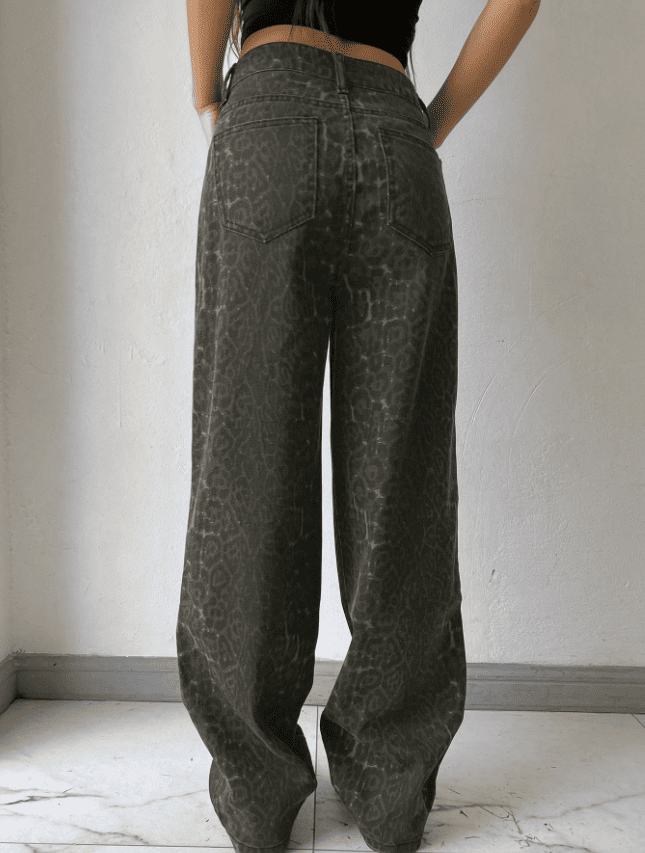 Calça Jeans Feminina Estampa de Leopardo - Estilo e Conforto em Uma Só Peça