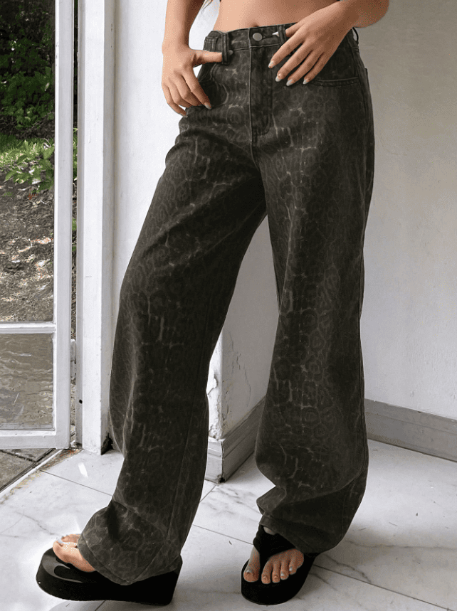 Calça Jeans Feminina Estampa de Leopardo - Estilo e Conforto em Uma Só Peça
