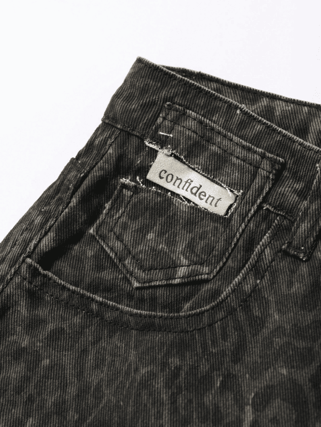 Calça Jeans Feminina Estampa de Leopardo - Estilo e Conforto em Uma Só Peça
