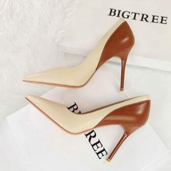 Scarpin Bege com Marrom Salto Alto Bico Fino Vénus
