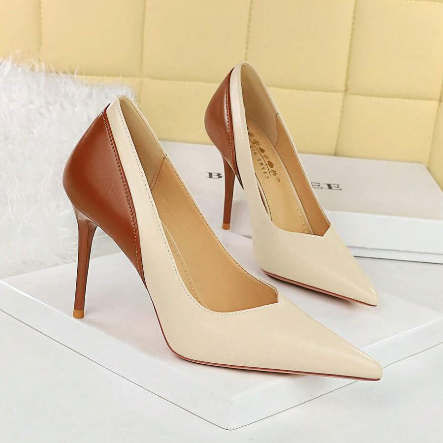 Scarpin Bege com Marrom Salto Alto Bico Fino Vénus