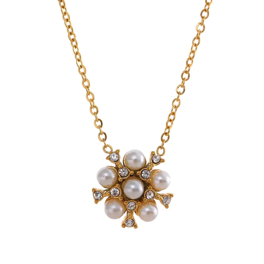Colar Minimalista com Pérolas e Zircônias Banhado a Ouro 18K