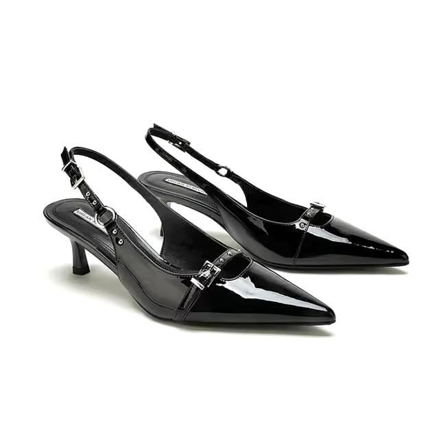 Scarpin Preto Verniz Salto Baixo Slingback Maya