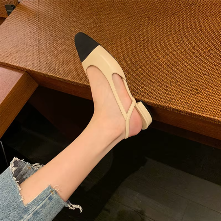 Scarpin Lisa Cap Toe Bege Salto Baixo
