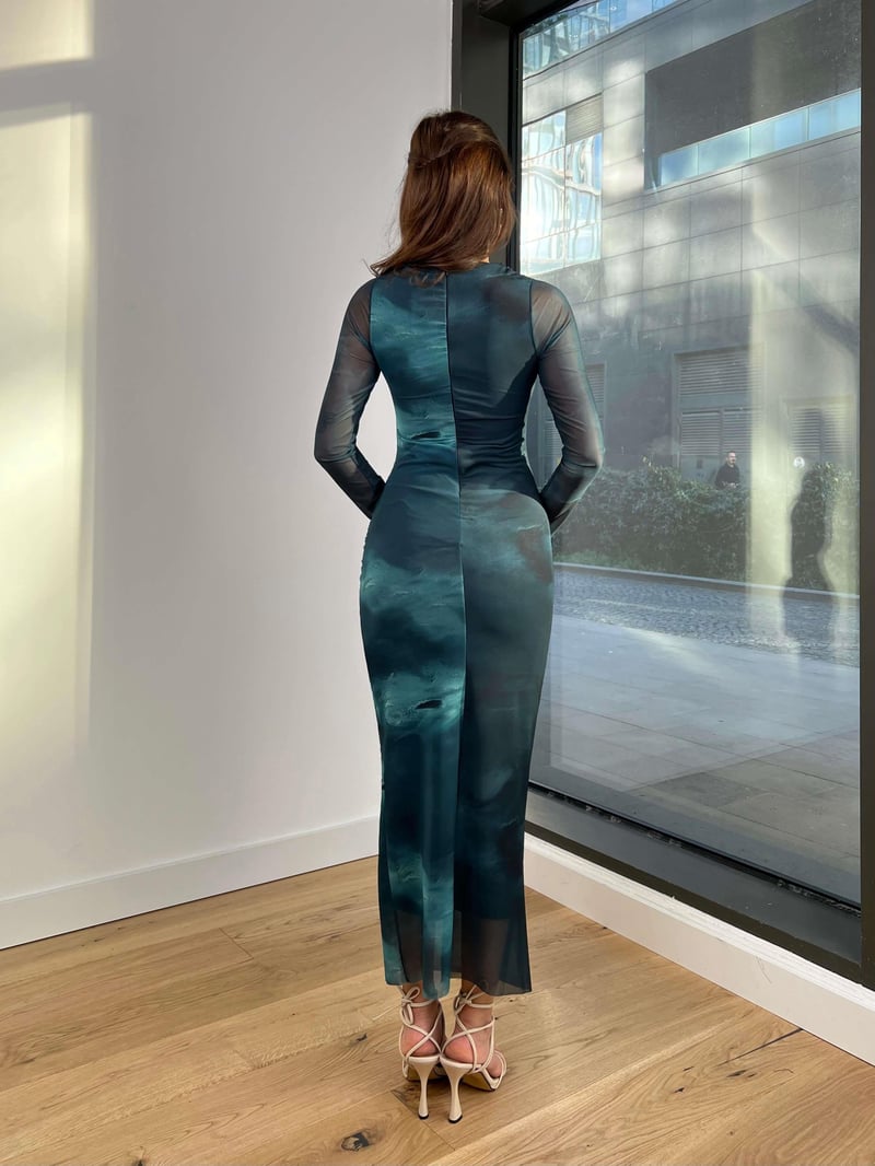 Vestido Midi Vanessa verde Colin com manga longa de tule detalhado