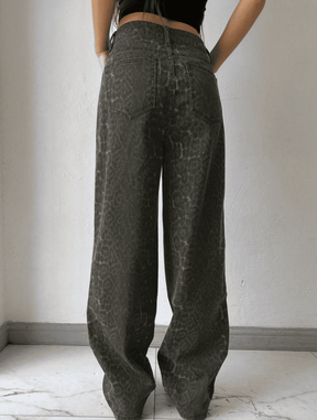 Calça Jeans Feminina Estampa de Leopardo - Estilo e Conforto em Uma Só Peça