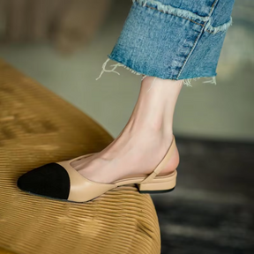 Scarpin Lisa Cap Toe Bege Salto Baixo